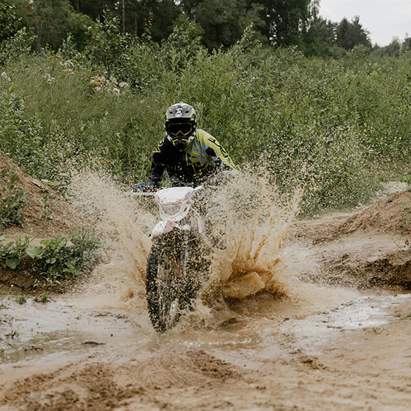 Ruta en moto Parque Tayrona - Camino a Playa Brava